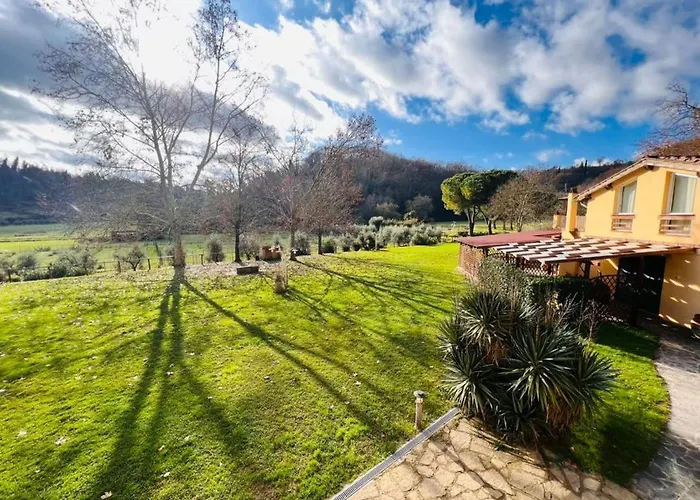 Podere Bucine مزرعة للإقامة Lari